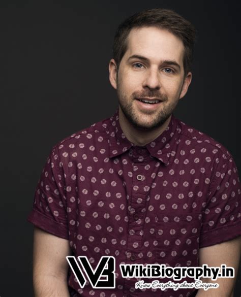 Ian Hecox – Bio, Wiki, Smosh, Girlfriend, Wife, Height, Ig,。